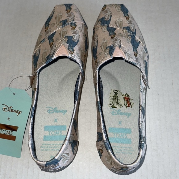NWT TOMS X Disney Limited Edition Sleeping Beauty Slip On Shoes - Picture 9 of 11